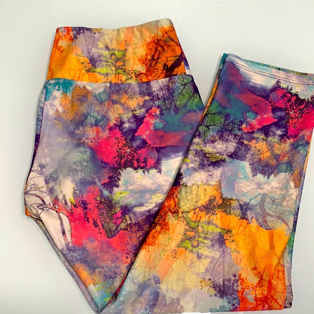 ONZIE capri workout pants.